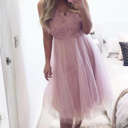 A-line V-neck Knee-length Pink Tulle Homecoming..