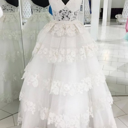 Spark Queen White Sweetheart Neck Tulle Lace..