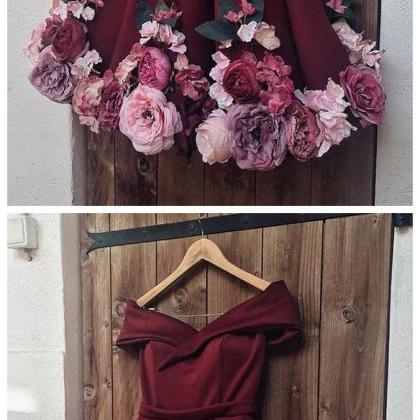 Burgundy Short Homecoming Dresses With Flowers