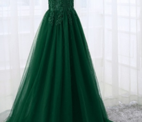 The Beauty Of The Bright Green Long Lace Dress Wore The Evening Dress ...