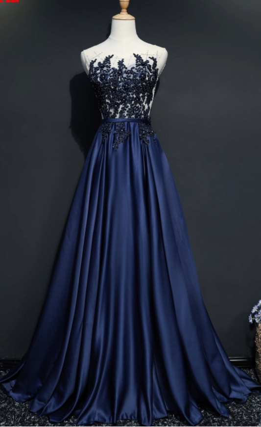 Dress Up As A Woman's Custom Line At Night In A Dark Blue Dress And Dress In A Formal Evening Gown