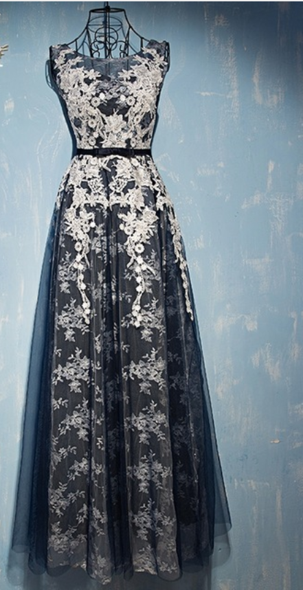 The Evening Dress Of The Rent Party Was To Sell A Dress For A Formal Dress  Ball on Luulla