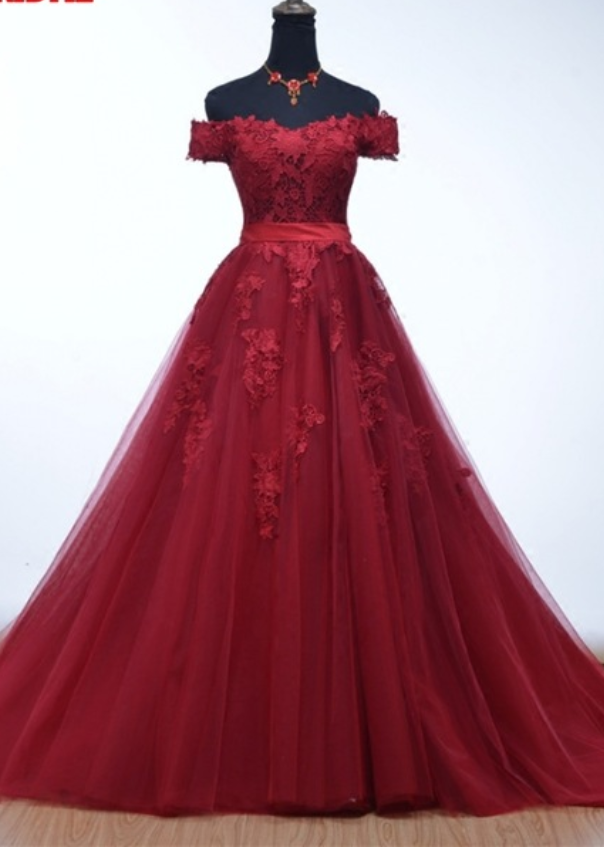 The Elegant Red Long Lace Pajamas Wore A Custom Wedding Party Formal Evening Gown With A Formal Evening Gown