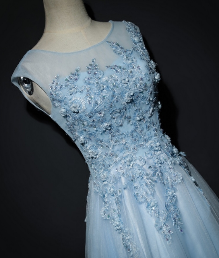The Elegant Lace Dress Grew A Woman's Custom-made Dress For A Formal ...