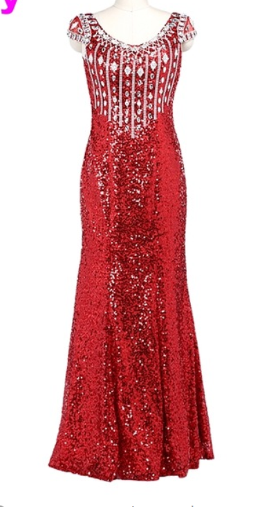 The Mother Of The Official Turkish Robes Of A Red Bridal Gown Was Dressed In A Sleeveless Sequinned Dress Gown At Night