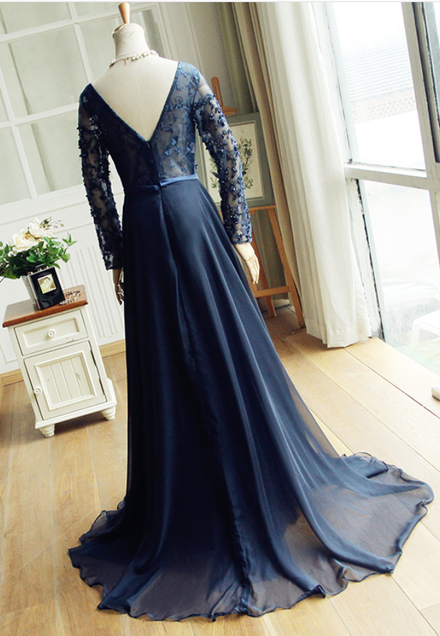 Navy Blue Dress Lace Gown At Night In A Lace Long-sleeved Blouse