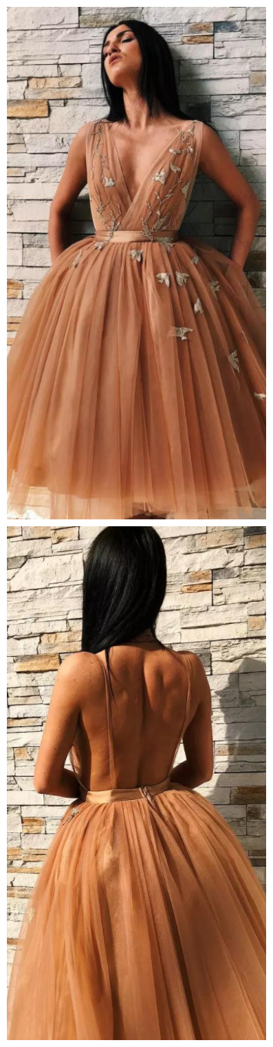 Stylish Backless Appliqued Homecoming Dresses V Neck Appliqued Short Prom Gowns A Line Pleated Knee Length Tulle Cocktail Party Dress