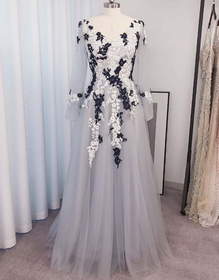 A-line/princess Tulle Applique V-neck Long Sleeves Floor-length Dresses