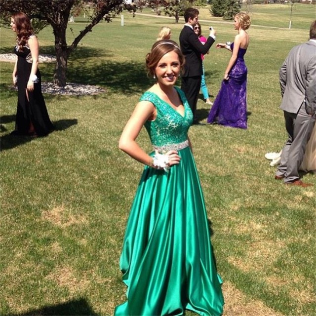 Green Prom Dresses,v Neckline Prom Dress,sexy Prom Dress,hunter Green Prom Dresses,formal Gown,lace Evening Gowns,taffeta Party Dress,prom Gown