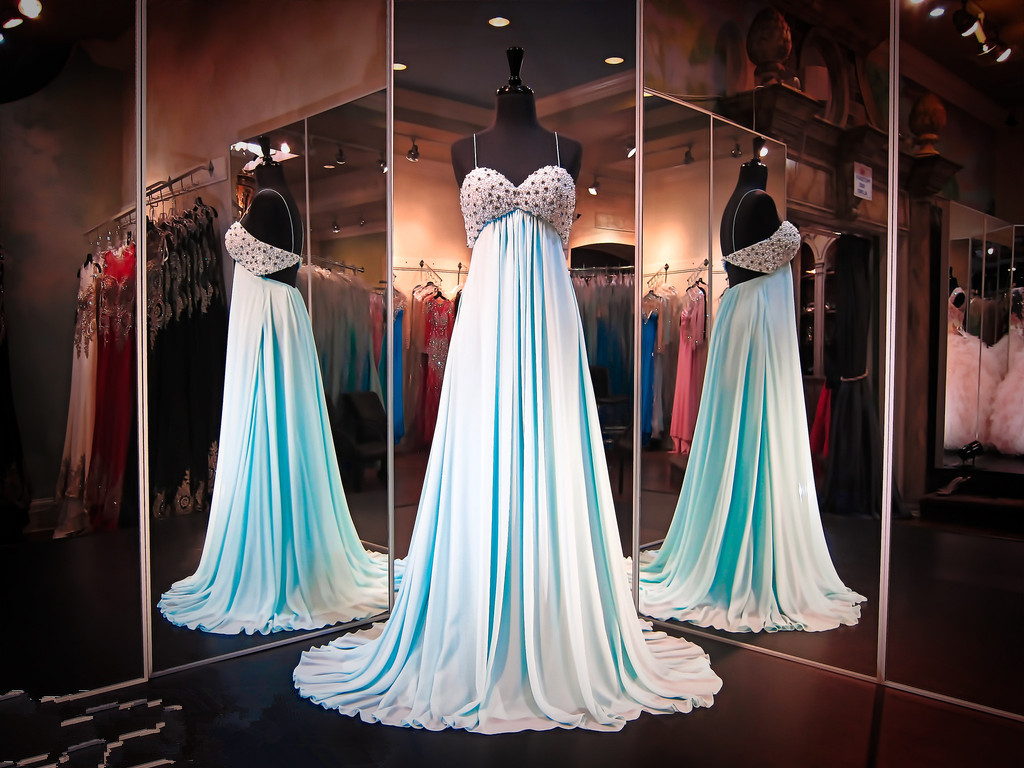 New Arrival Prom Dress,Modest Prom Dress,Sexy Prom Dresses,Sexy Chiffon Crystals 2017 Evening Dress Spaghetti Strap Sleeveless Prom Dress