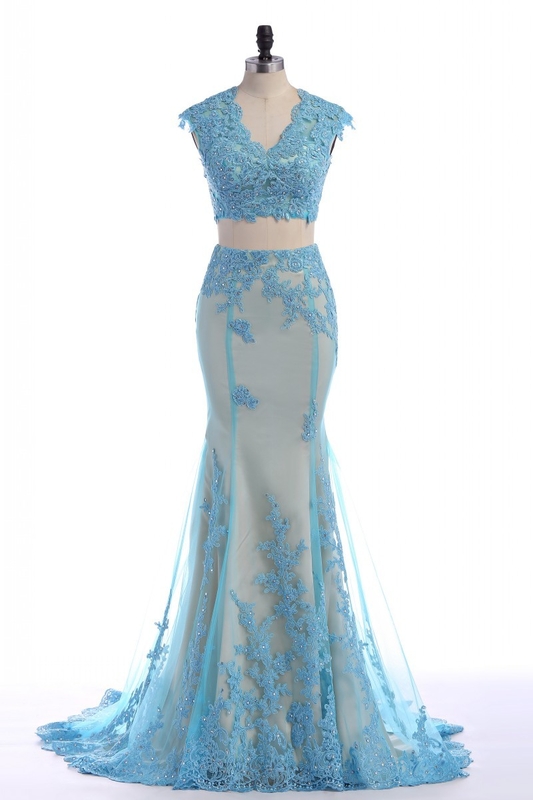 pregnant woman lace style