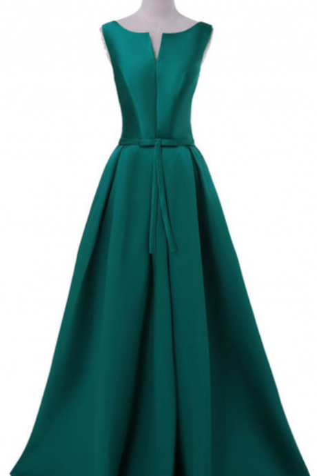 The Exquisite V-opening Night Ball Gown Was Worn In A Formal Evening Gown