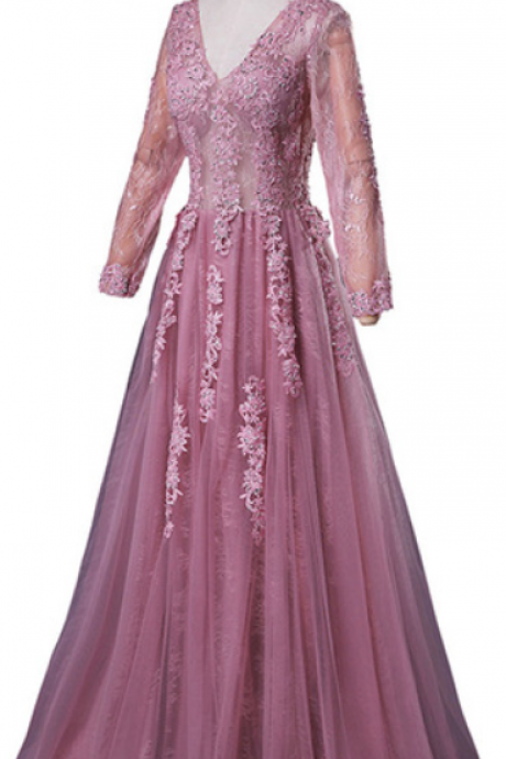 The Long-sleeved Ball Gown Wore A Formal Evening Dress Ball Gown