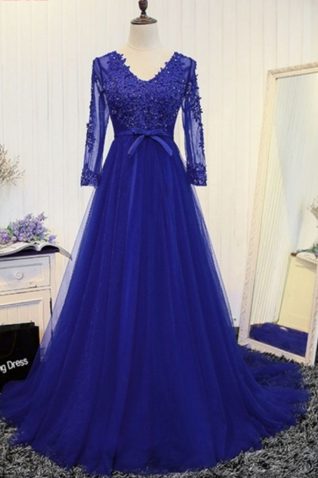 The Long, Curly Dress Of The Royal Blue Long-sleeved Lace Dress Evening Gown In A Formal Evening Gown In A Gown