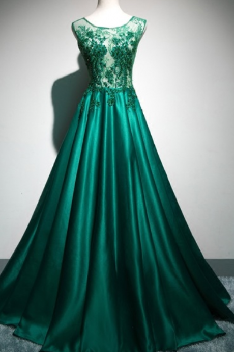 The Woman In The Long Green Lace Satin Pajama Party Dress Can Have A Formal Prom Evening Dress