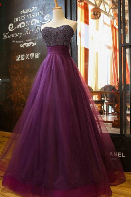 The Tulle Gown Of Violet Night Highlights The Woman Of The Evening Dress Of The Feminine Elegant Formal Dress Ball Of The Hairline