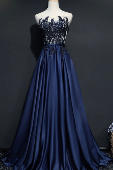 Dress Up As A Woman's Custom Line At Night In A Dark Blue Dress And Dress In A Formal Evening Gown