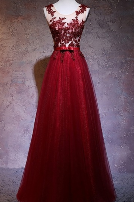 Red Lace Wears A Beautiful Dress In The Hair Line Of Party A's Evening Paper And Dresses In Elegant Evening Dress