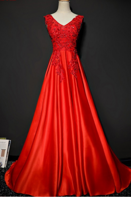 Red Satin Long Lacy Dresses In A Night Gown At The Party's Formal Prom Night