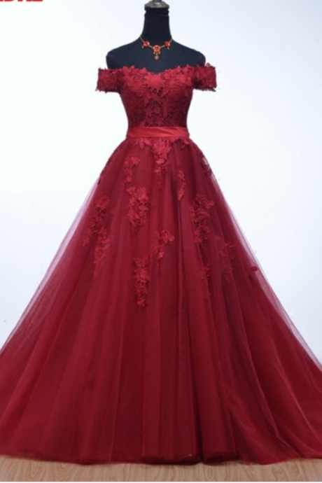 The Elegant Red Long Lace Pajamas Wore A Custom Wedding Party Formal Evening Gown With A Formal Evening Gown