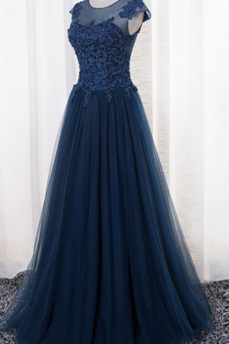 The Woman In The Blue Lace Wedding Gown Broke The Wedding Dress For The Formal Evening Gown