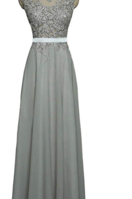 A Grey Evening Gown With A Shirt-sleeve Shoulder-chiffon At The Beginning Of An Expanded Evening Party Dress Gown