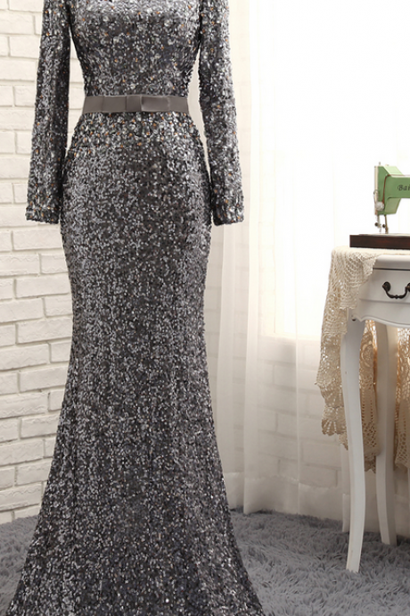 Long Sleeved Dress Of Grey Evening Dress With Long Sleeves