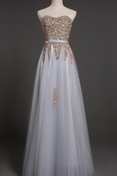 The Evening Gown Of A Lavish Crystal Evening Gown With A Long Skirt And A Formal Dress Was Traded