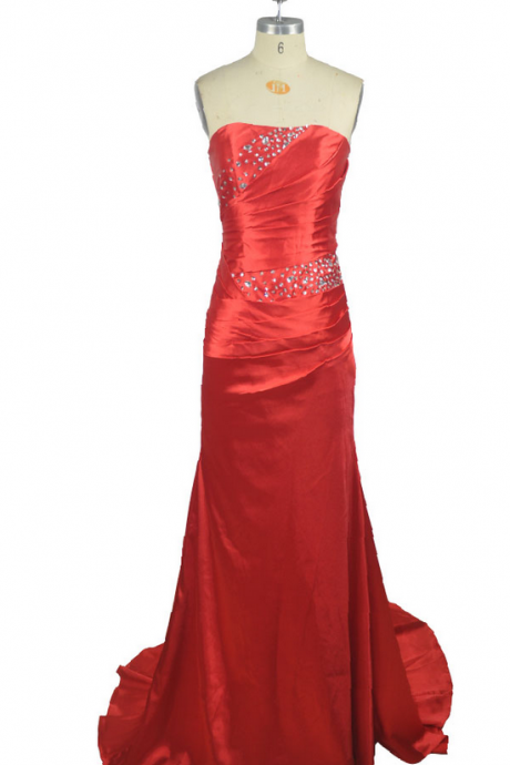 Mermaid At Night Wore Red Sequins To The Ground On The Ground In Satin Skirts Of Women And The Ball Gown Evening Gown