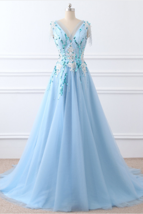 A Light Blue Chiffon Evening Party V Necker's Formal Evening Gown With A High Floor Length Gown