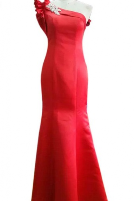 The Mermaids Party Sleeves Satin Gown With A Long Red Formal Evening Gown On The Shoulders Of A Vintage Fashion Night