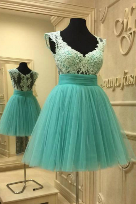 V-neck Cap Sleeve Prom Dresses With Lace Appliques, Beautiful Green Prom Gowns, Short Tulle Prom Dresses