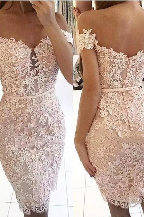 Elegant Off The Shoulder Lace Sheath Short Homecoming Dresses Beaded Applique Knee Length Short Party Prom Dresses With Buttons