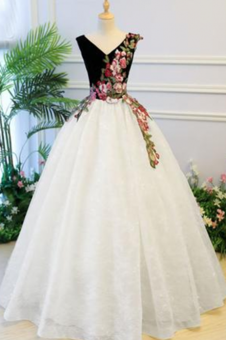 Puffy V Neck Lace Prom Dress With Appliques, Lace Quinceanera Dress