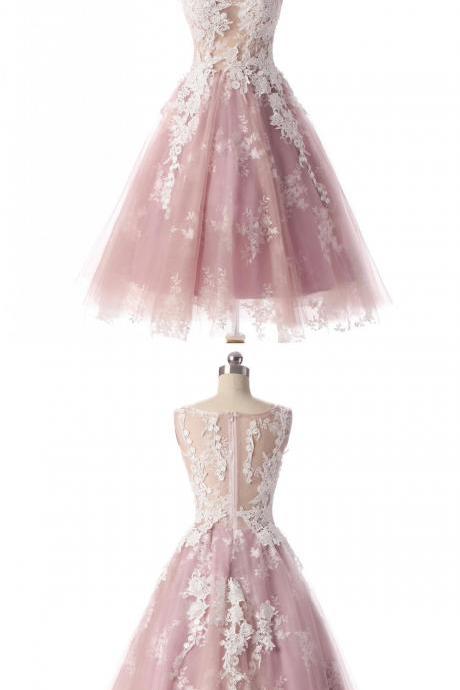 Short A-line Tulle Lace Applique Homecoming Dress Featuring Scoop Neck Bodice