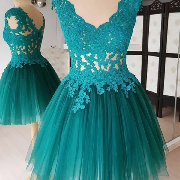 A-line Lace Appliqued Dress with Trailing Emerald