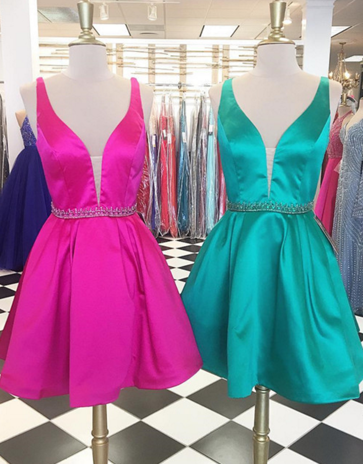 Short Prom Dress with Open Back Unique V Neck Satin Homecoming Dress with Pocket