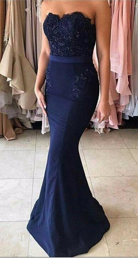 Princess Red Sweetheart Satin Prom Dress with Appliques
