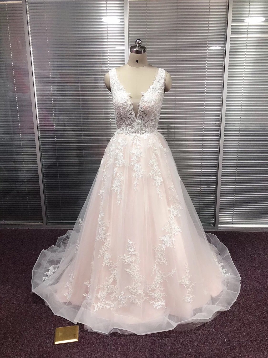 Elegant Long Sleeves Prom Dress with Lace Appliques and High Slit Design main image 1